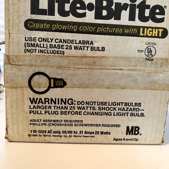 vintage Lite Brite, original box ,instructions , refill pages and pegs - Picture 13 of 15